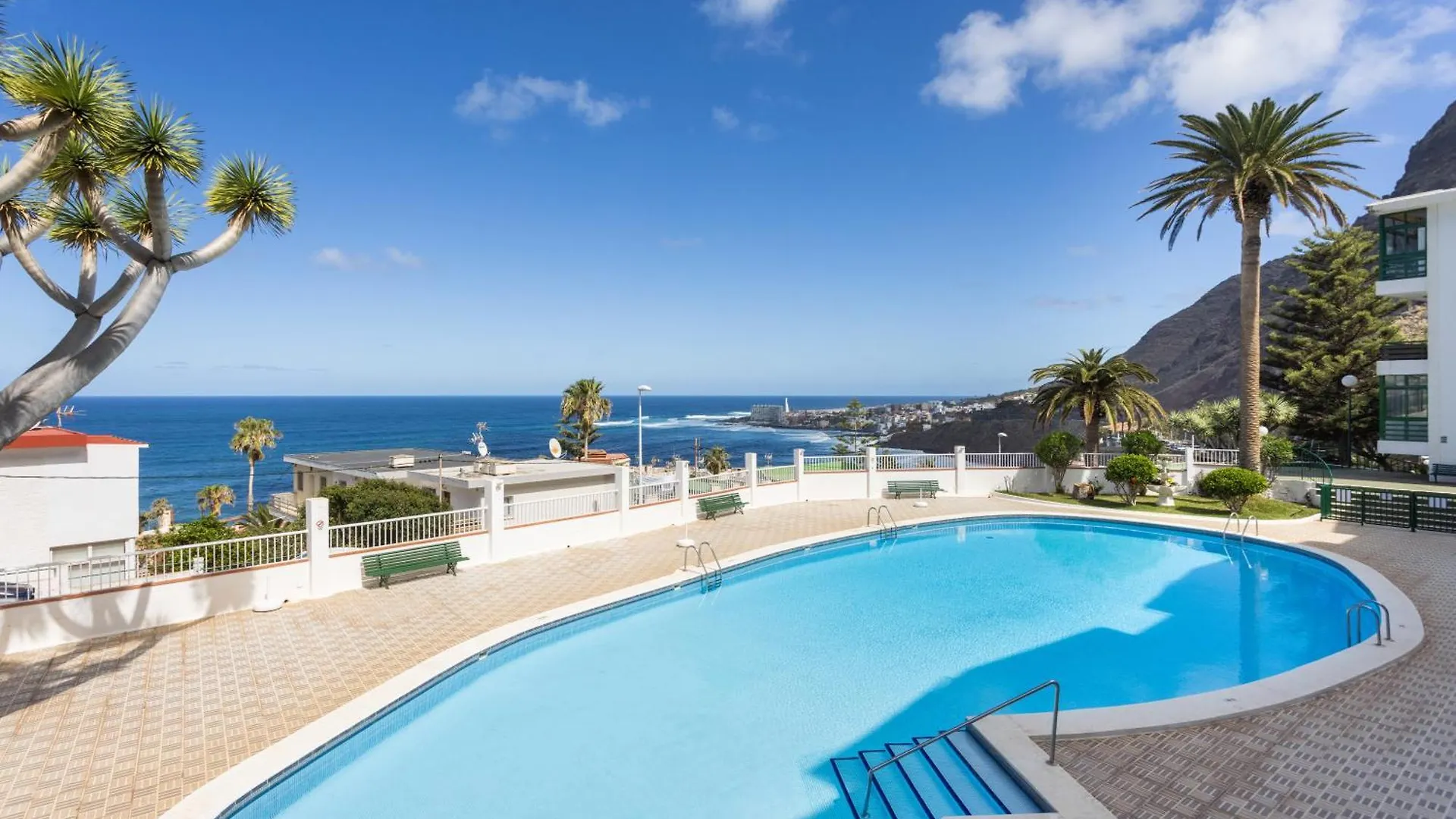 Home2Book Bright Sea Views Apartment & Pool Bajamar